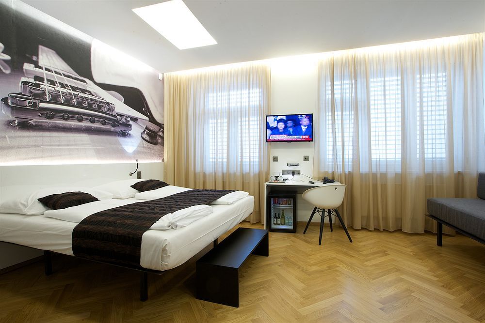 Mosaic House Design מלון